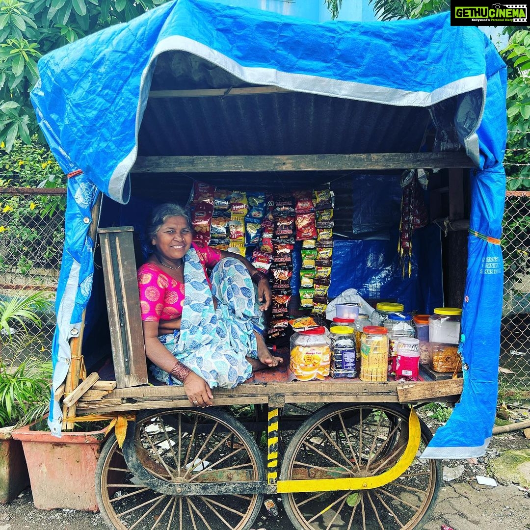 Kalki Koechlin Instagram - Corner shop lady😍 #neighbourhood #andheristreets