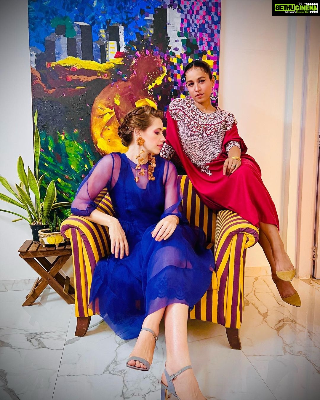 Kalki Koechlin Instagram - Getting ready with @tillotamashome - thanks for the last minute styling girlfriend😜 @criticschoicefilmawards Wearing @ekaco HMU @angelinajoseph