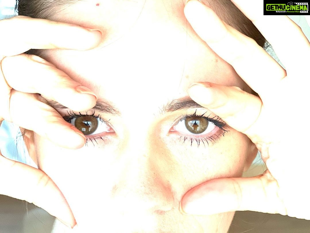 Kalki Koechlin Instagram - Light and shadow Make up @angelinajoseph #atwork