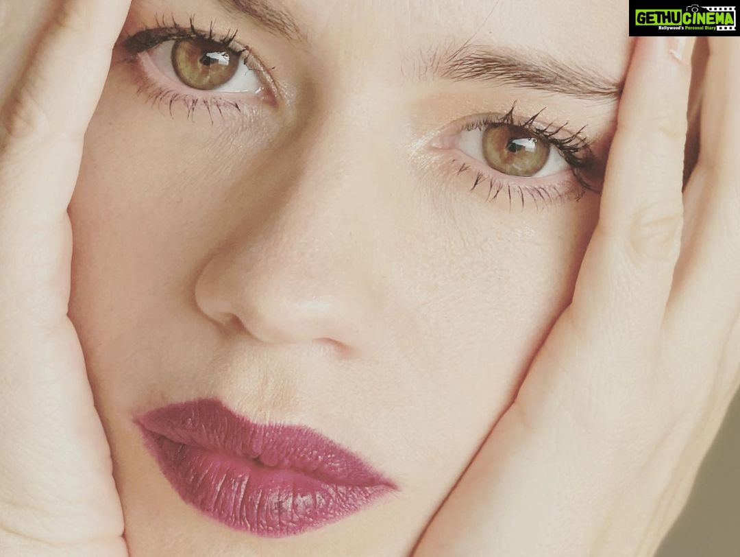 Kalki Koechlin Instagram - Light and shadow Make up @angelinajoseph #atwork