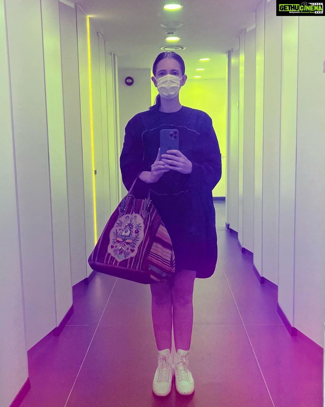 Kalki Koechlin Instagram - Seoul - Busan #jetlag #hecticbreakfast #beautifulmorning #iainttakingnotraintobusan😂 #headingtoBIFF