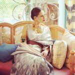 Kalki Koechlin Instagram - में हूँ thodi feminist writer type😘 HMU @angelinajoseph Sari @rajtexfabrics Style @bikanta
