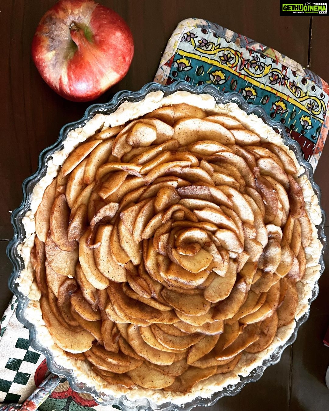 Kalki Koechlin Instagram - The one that got away… #applepie #thatfunnyapple