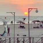 Kalki Koechlin Instagram - Me looking at… #gotcha #top20sunsets @shanawaz421 😉 #phonesdontdoitjustice 📸 @guyhershberg