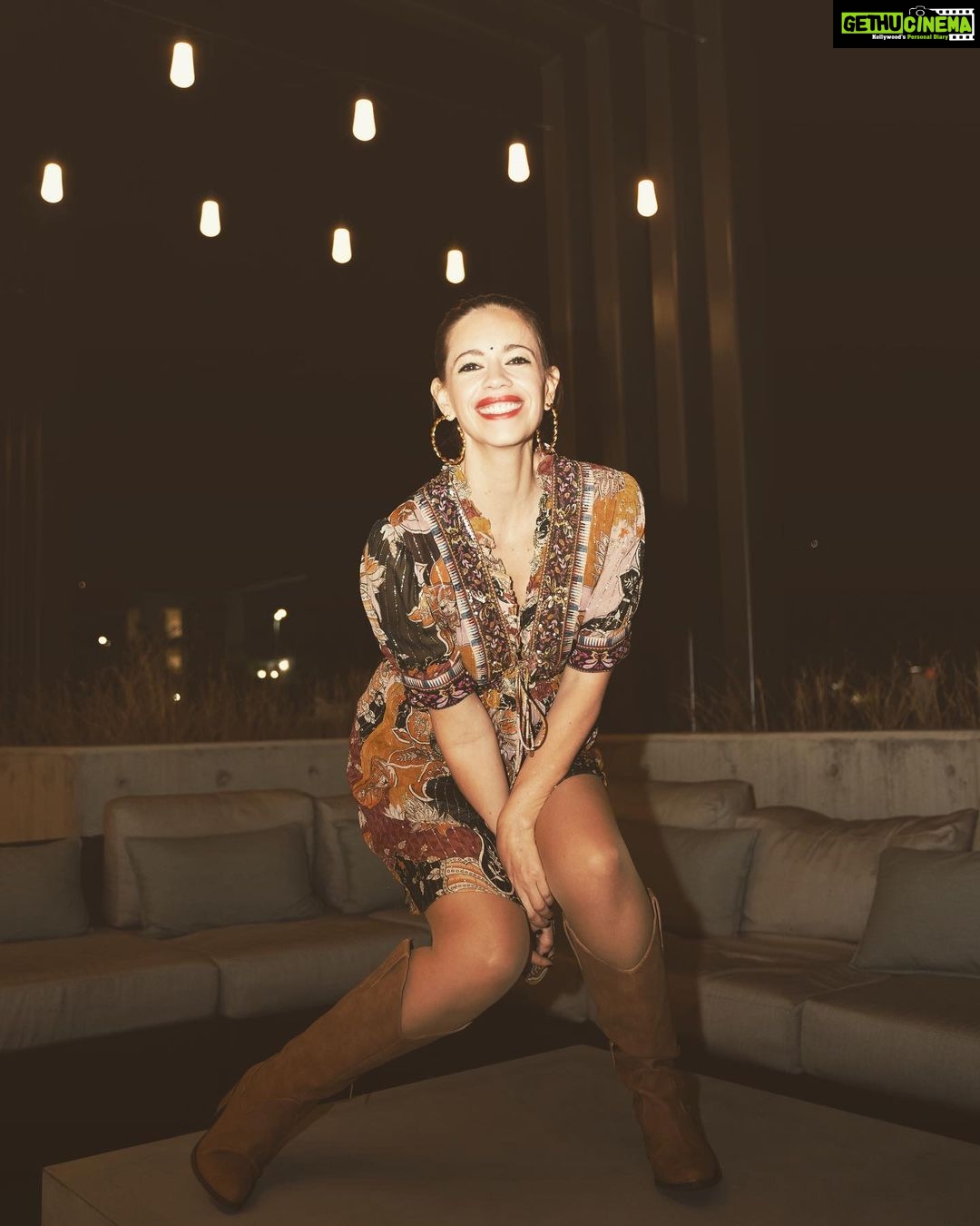 Kalki Koechlin Instagram - Got my pair of cowboy boots and wearing @shopverb for the closing at @indiememe Icing on the cake @goldfishthefilm won runners up audience choice π Thank you @elevate_promotions Photos by @williamkachao #filmfestival #goldfish #supportlocal #indianinaustin