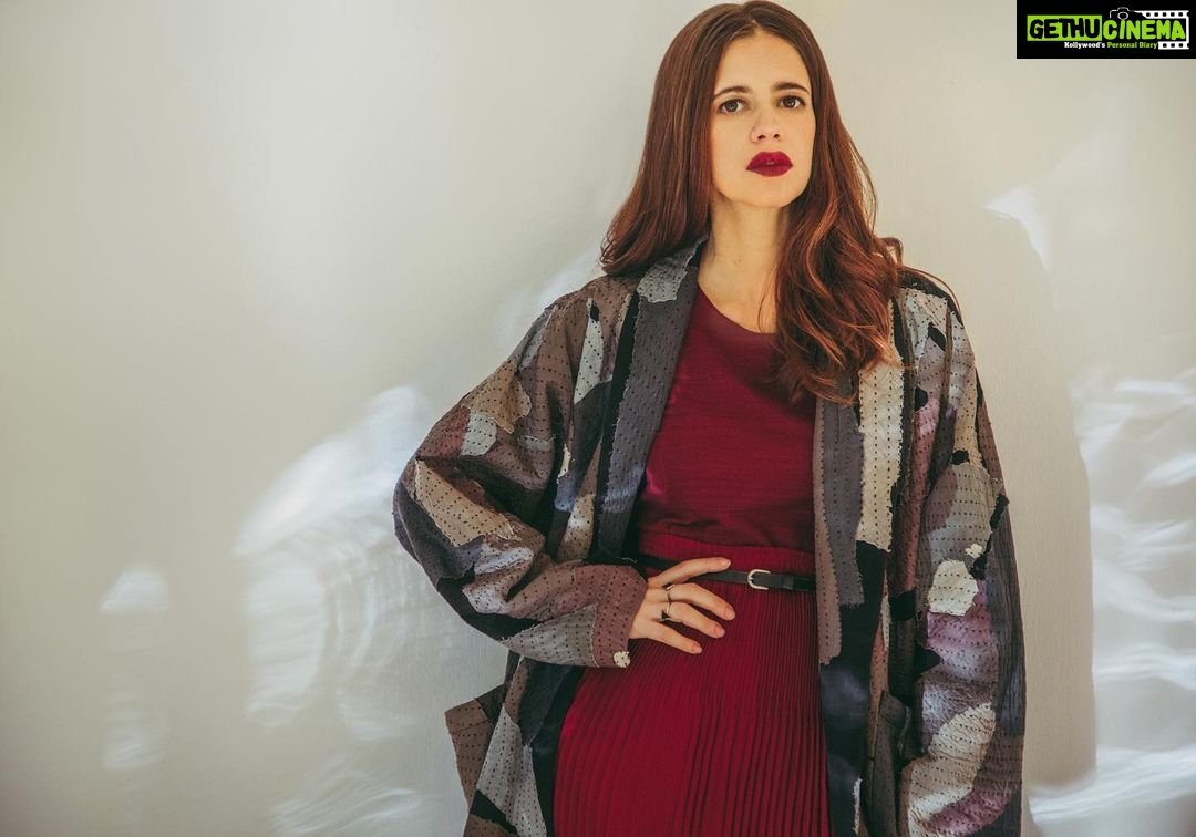 Kalki Koechlin Instagram - The speed of light Make up: @weddingsandwarpaint Photography: @rebeccadcosta Hair: @makeupnhair_by_preefa Styling: @trella.rodrigues Dress @mynadi.in Location: @cocoshambhala The coat you see in close up in the second photo is inspired by my daughter’s painting in the third photo and made sustainably by @kala.khoj and @1111clothing #thechildartproject #sustainability #kanthawork