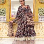 Kamya Punjabi Instagram - Need no occasion to dress up, Celebrating being a Woman 🫶 #desigirl #kamyapunjabi #indianwear #aachho