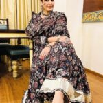 Kamya Punjabi Instagram - Need no occasion to dress up, Celebrating being a Woman 🫶 #desigirl #kamyapunjabi #indianwear #aachho