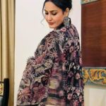 Kamya Punjabi Instagram - Need no occasion to dress up, Celebrating being a Woman 🫶 #desigirl #kamyapunjabi #indianwear #aachho