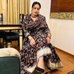 Kamya Punjabi Instagram - Need no occasion to dress up, Celebrating being a Woman 🫶 #desigirl #kamyapunjabi #indianwear #aachho