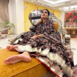 Kamya Punjabi Instagram - Need no occasion to dress up, Celebrating being a Woman 🫶 #desigirl #kamyapunjabi #indianwear #aachho