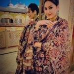Kamya Punjabi Instagram - Need no occasion to dress up, Celebrating being a Woman 🫶 #desigirl #kamyapunjabi #indianwear #aachho