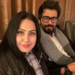 Kamya Punjabi Instagram – We are the Dang 🤩The picture of our new year celebration ❤️ Happy 2023 from me n mine to you n yours #familytime #newyeartime #dangs
