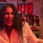 Kamya Punjabi Instagram – जब टांग टूटी हो लेकिन होसले बूलेंद हो 🕺🏼 
You cannot resist #mithunda songs 🤩 #foreverfavourite #discodancer 
P.S- Just stood for 5mins 🥹don’t jump into conclusions 😀