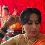 Kamya Punjabi Instagram – Well i m not a #maharashtrian but a #hindustani love n respect to every religion n caltural values we celebrate in this country ❤️🙏🏻 
P.S Well thats my Ganesh Chaturthi look year after years 🫶🤩
Ganapati Bappa Moryaa ❤️ 
#kamyapunjabi