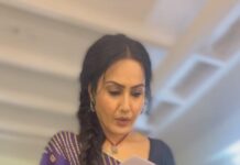 Kamya Punjabi Instagram - Yeh sach hai, it’s not just a reel 😃 P.S: That’s the script in my hand, guess the number of scenes 😀 #sanjog #gauri #zeetv