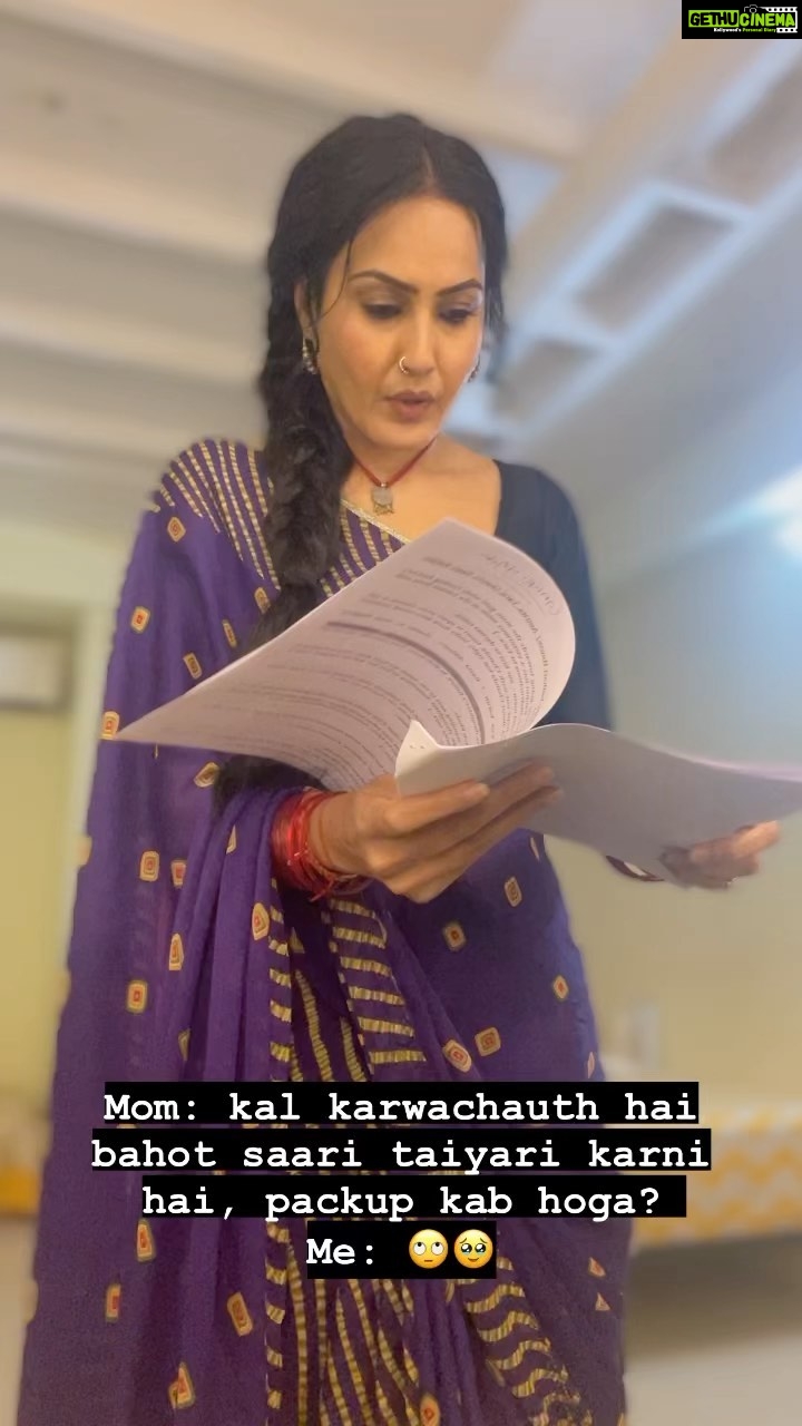 Kamya Punjabi Instagram - Yeh sach hai, it’s not just a reel 😃 P.S: That’s the script in my hand, guess the number of scenes 😀 #sanjog #gauri #zeetv