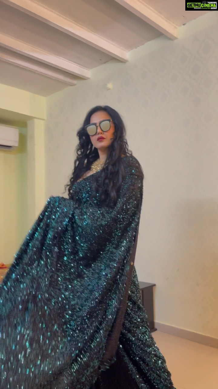 Kamya Punjabi Instagram - Naa naa yeh main nahi hun yeh hai hamari #gauri aur uske sapne 🤩🫶 watch this new avtar of Gauri this week in #sanjog Mon to Fri 10pm only on #zeetv and anytime @zee5shows #gaurikesapne