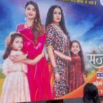 Kamya Punjabi Instagram - Met this #amrita n #gauri on my way back from #lalbaughcharaja watch them every Mon to Fri 10pm @zeetv #sanjog #hardworkpaysoffs #keepgoing #mehnat @ishefalisharmasethi @sanjog.zeetv @sanjogzeetvofficial @sanjog.new.serial