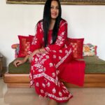 Kamya Punjabi Instagram - Happy Karwachauth to all you lovely ladies you deserve all the happiness in the world, don’t settle for anything less aur agar husband kuch kahe toh keh dena ki pehle #karwachauth ka fast karke dikhao phir baat karna 🤩🕺🏼 P.S My husband is fasting today 🫶 what about yours? Thank you @houseofkari.in for this beautiful outfit… love it 💕