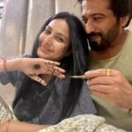 Kamya Punjabi Instagram - We are ready with our Karwachauth ki mehendi ❤️ #happykarwachauth #mehendi #kasha #kamyapunjabi #shalabhdang