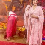 Kamya Punjabi Instagram - Jai Mata Di ❤️ Straight from my work place… @gulabi_dori