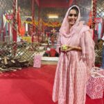 Kamya Punjabi Instagram - Jai Mata Di ❤️ Straight from my work place… @gulabi_dori