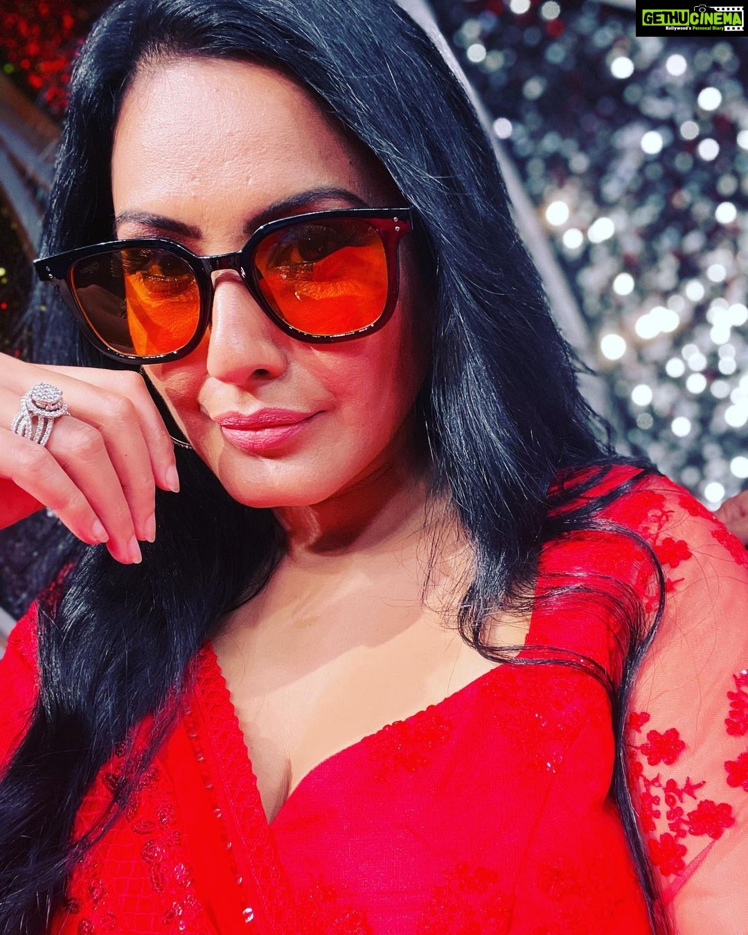 Kamya Punjabi Instagram - Red it is 🥰 #gauri #sanjog Mon to Fri 10pm #zeetv #kamyapunjabi