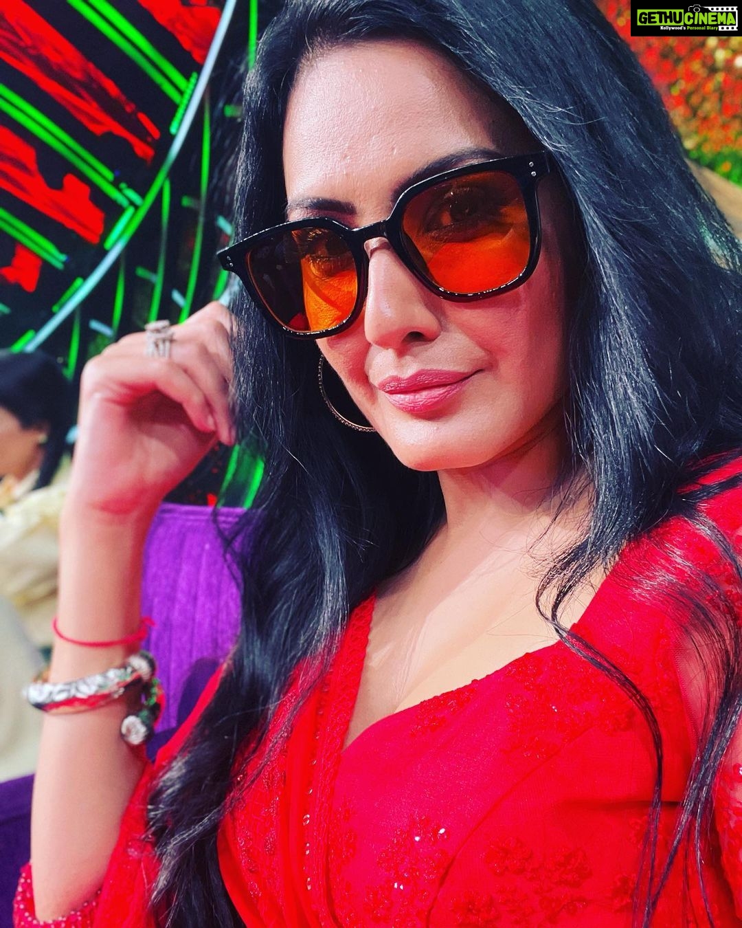 Kamya Punjabi Instagram - Red it is 🥰 #gauri #sanjog Mon to Fri 10pm #zeetv #kamyapunjabi