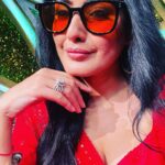 Kamya Punjabi Instagram - Red it is 🥰 #gauri #sanjog Mon to Fri 10pm #zeetv #kamyapunjabi