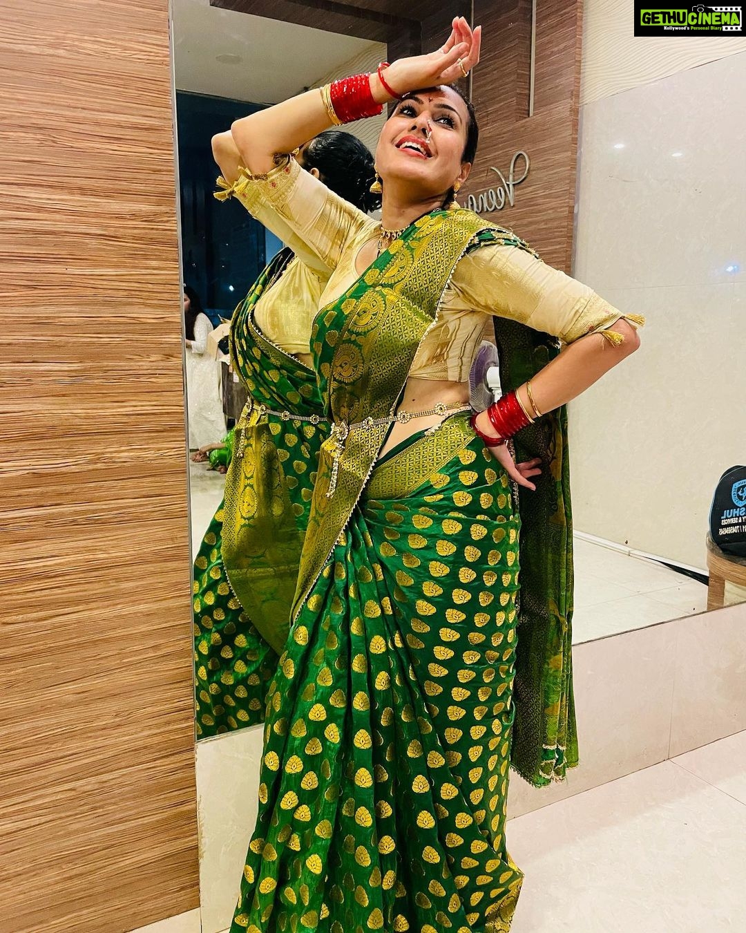Kamya Punjabi Instagram - Full Nautanki 🤩 P.S Kyuki main hun total filmy 😍 #saree #festivevibes #happyme #kamyapunjabi