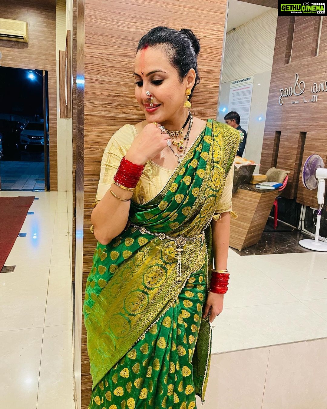 Kamya Punjabi Instagram - Full Nautanki 🤩 P.S Kyuki main hun total filmy 😍 #saree #festivevibes #happyme #kamyapunjabi