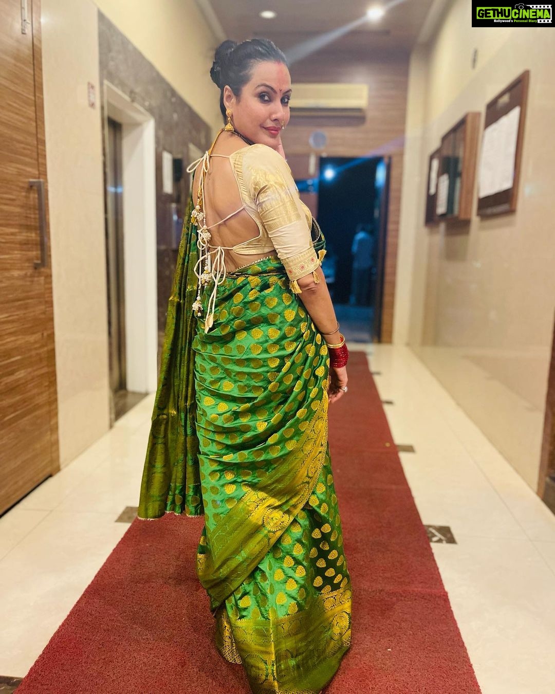 Kamya Punjabi Instagram - Full Nautanki 🤩 P.S Kyuki main hun total filmy 😍 #saree #festivevibes #happyme #kamyapunjabi