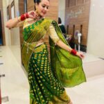 Kamya Punjabi Instagram - Full Nautanki 🤩 P.S Kyuki main hun total filmy 😍 #saree #festivevibes #happyme #kamyapunjabi