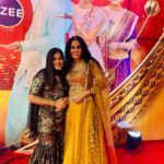 Kamya Punjabi Instagram - #zra with my daughter darling ❤️ #myaara #aboutlastnight #zeerishteyawards #zeekutumb #surprisesurprise #dontmissit #zeetv
