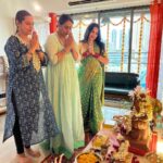 Kamya Punjabi Instagram - Bappa ke darshan ko jab sab padhare 💕 #meramorya #gannubappa😘
