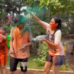 Kamya Punjabi Instagram - Holi ho toh aisi ho warna naa holi 🕺🏼😀 #buranaamanoholihai #holihai #family #kasha #shalabhdang #kamyapunjabi #aara #ishan
