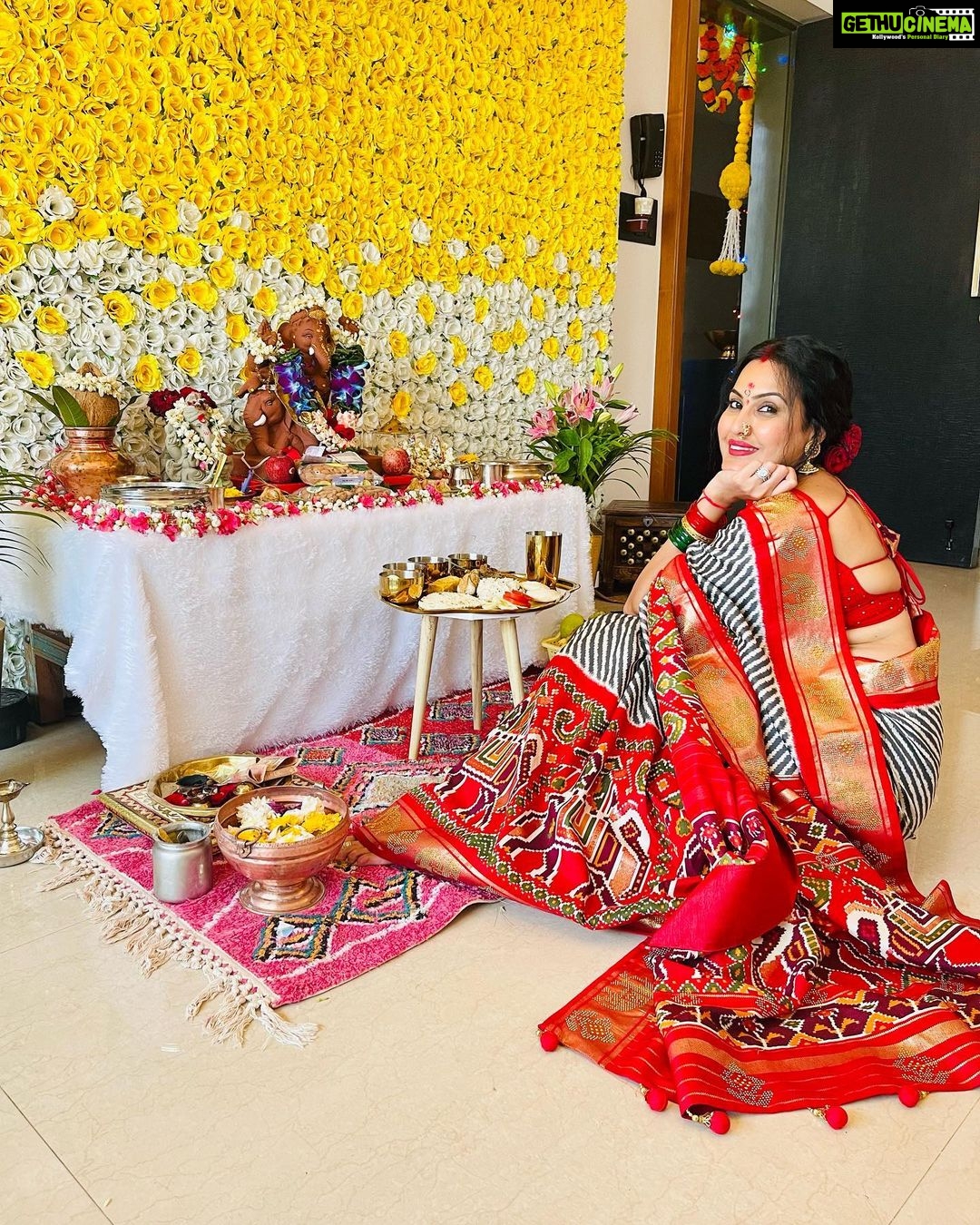 Kamya Punjabi Instagram - Happy Diwali from me n mine to you n yours ️