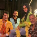 Kamya Punjabi Instagram - Yaaron ki mehfil 🕺🏼 @bhuvanchopra @rajivthakur007 @dadhipandey #kamyapunjabi