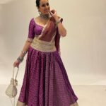 Kamya Punjabi Instagram - Sanjog Mon to Fri 10pm @zeetv #gauri #sanjog Style by @nishabedii Juti @official_pf_buttons_and_bows Jewellery @_shimulibyshraddha_ #kamyapunjabi