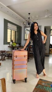 Kamya Punjabi Instagram - If you are an #actor or a #makeupartist a #beautician u have to have these makeup vanity from  @luxury_makeup_vanity they are amazing n so spacious 🤩 love mine 😬😍🥳