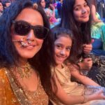 Kamya Punjabi Instagram - #zra with my daughter darling ❤️ #myaara #aboutlastnight #zeerishteyawards #zeekutumb #surprisesurprise #dontmissit #zeetv