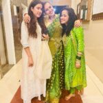 Kamya Punjabi Instagram - Bappa ke darshan ko jab sab padhare 💕 #meramorya #gannubappa😘