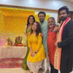 Kamya Punjabi Instagram - Bappa ke darshan ko jab sab padhare 💕 #meramorya #gannubappa😘
