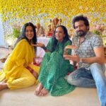 Kamya Punjabi Instagram - Bappa ke darshan ko jab sab padhare 💕 #meramorya #gannubappa😘