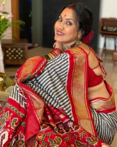 Kamya Punjabi Instagram - मेरा मोरया ❤️ 

@zaribanaras 
@mouliroy