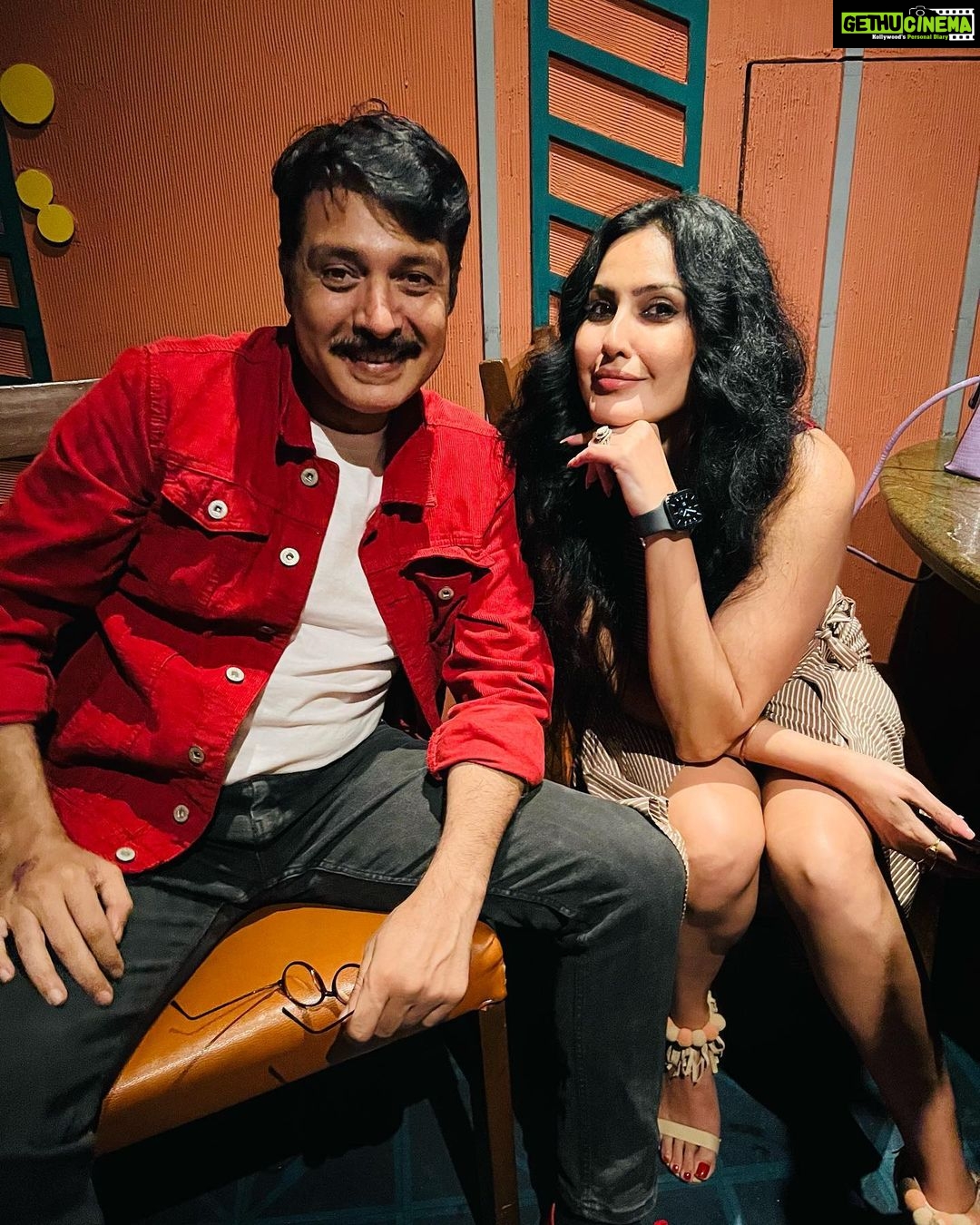 Kamya Punjabi Instagram - Happy birthday mere dostttttt….. continuity maintain kar rahi hun, iss baat bhi sabse last meh wish kar rahi hun but dost sabse upar main hi hun teri yeh yaad rakhna hameshaaaaaaa…. Bahot saara pyaar aur dua tere liye mere yaar 🤗❤️ @bhuvanchopra