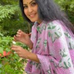 Kamya Punjabi Instagram - 💕💓 @sandlore_artisanaltreasures #reels #kamyapunjabi #loverain