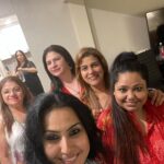 Kamya Punjabi Instagram - Met these lovely, full of life ladies last night ❤️ #aboutlastnight Thank you @aartimattoo @neerushaa_nikhat for all the efforts to gather this gang under one roof and ofcourse an amazing time 🤗
