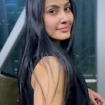 Kamya Punjabi Instagram - #earlymorningflight #sleepyhead #reelingit #travel #holiday #kamyapunjabi
